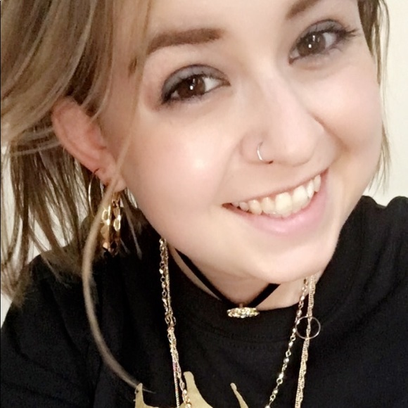 Meet your Posher, Andreanna - Picture 6 of 7